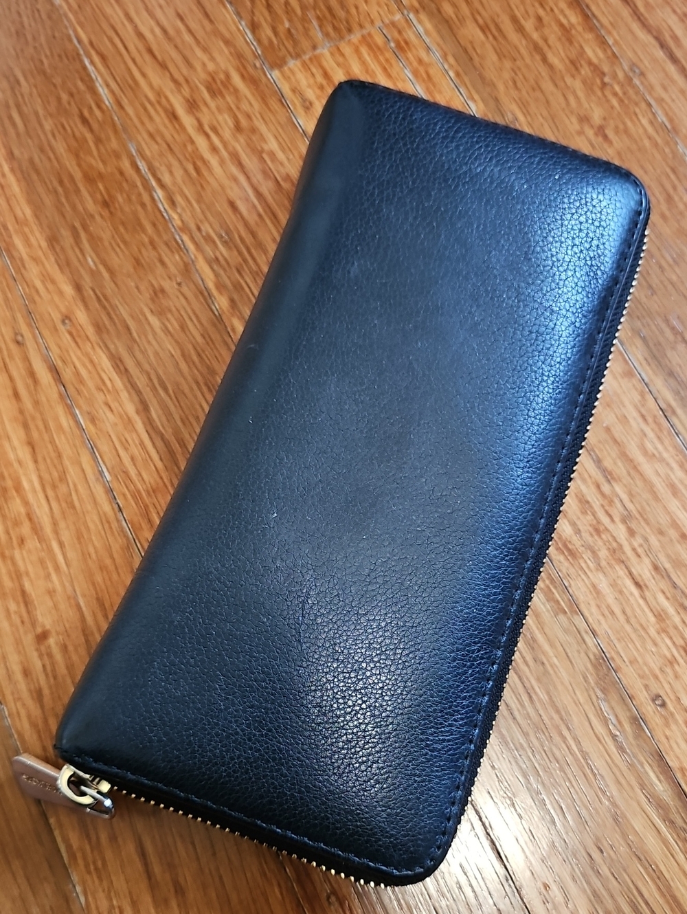 Michael Kors Zip Wallet - Picture 2 of 6
